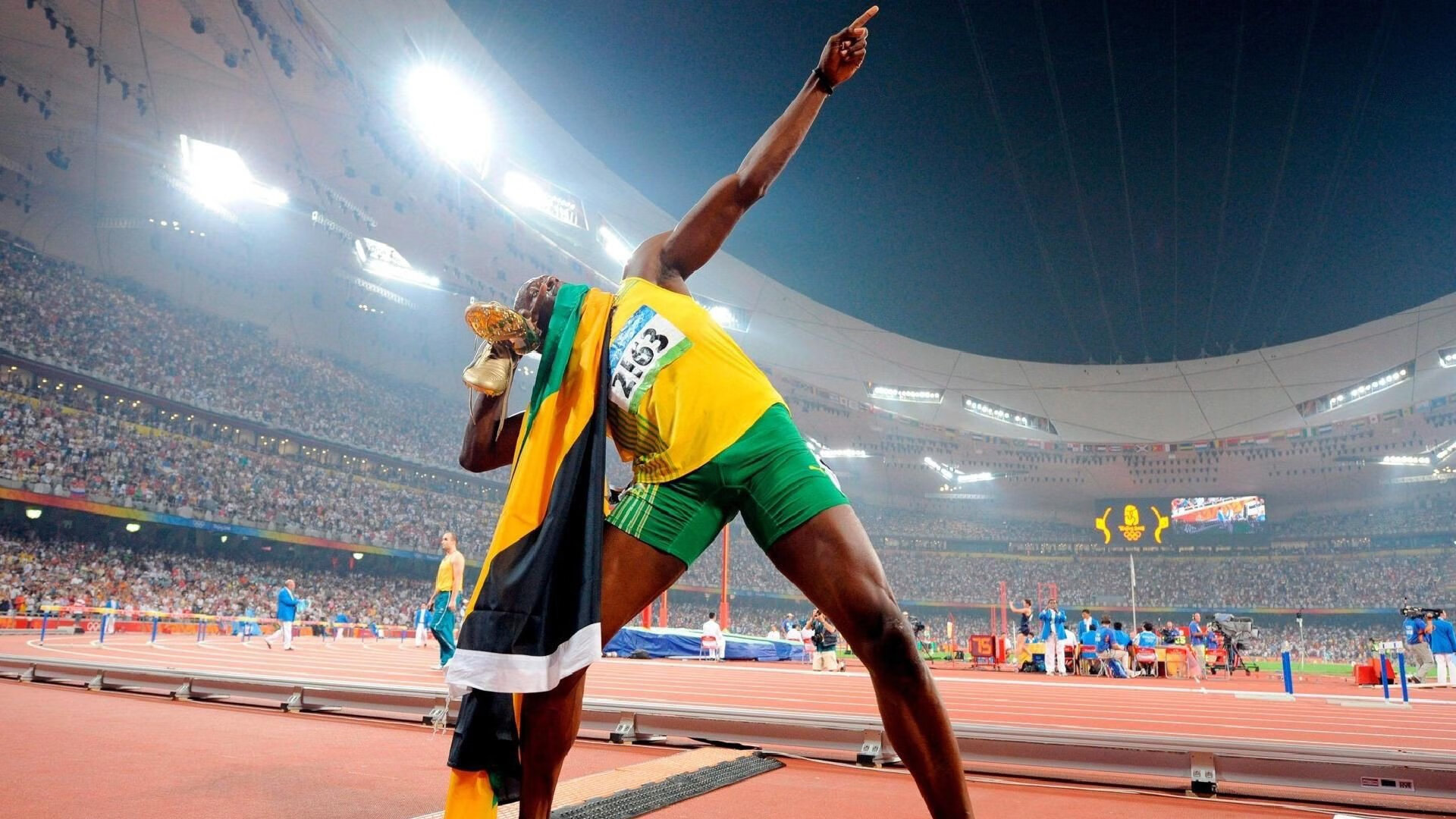 跳水比赛荷兰男选手稳定发挥，荷兰选手摔倒